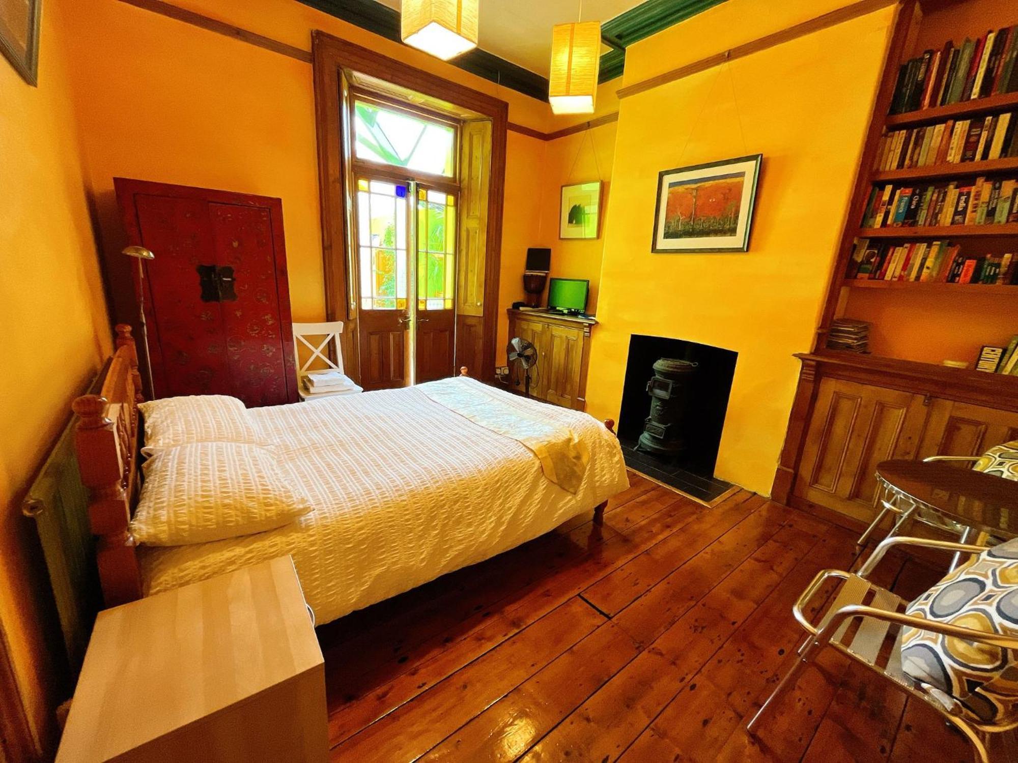 Funky Urban Jungle Bed & Breakfast Cardiff Eksteriør bilde