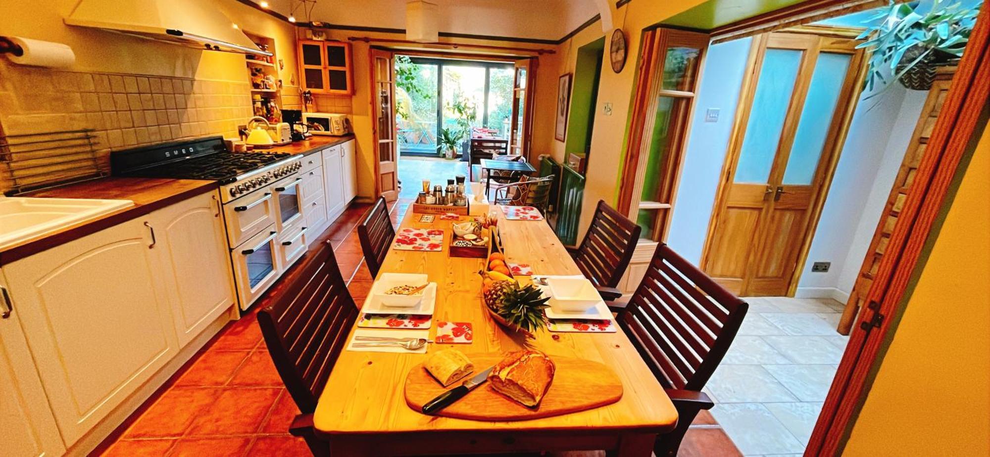Funky Urban Jungle Bed & Breakfast Cardiff Eksteriør bilde